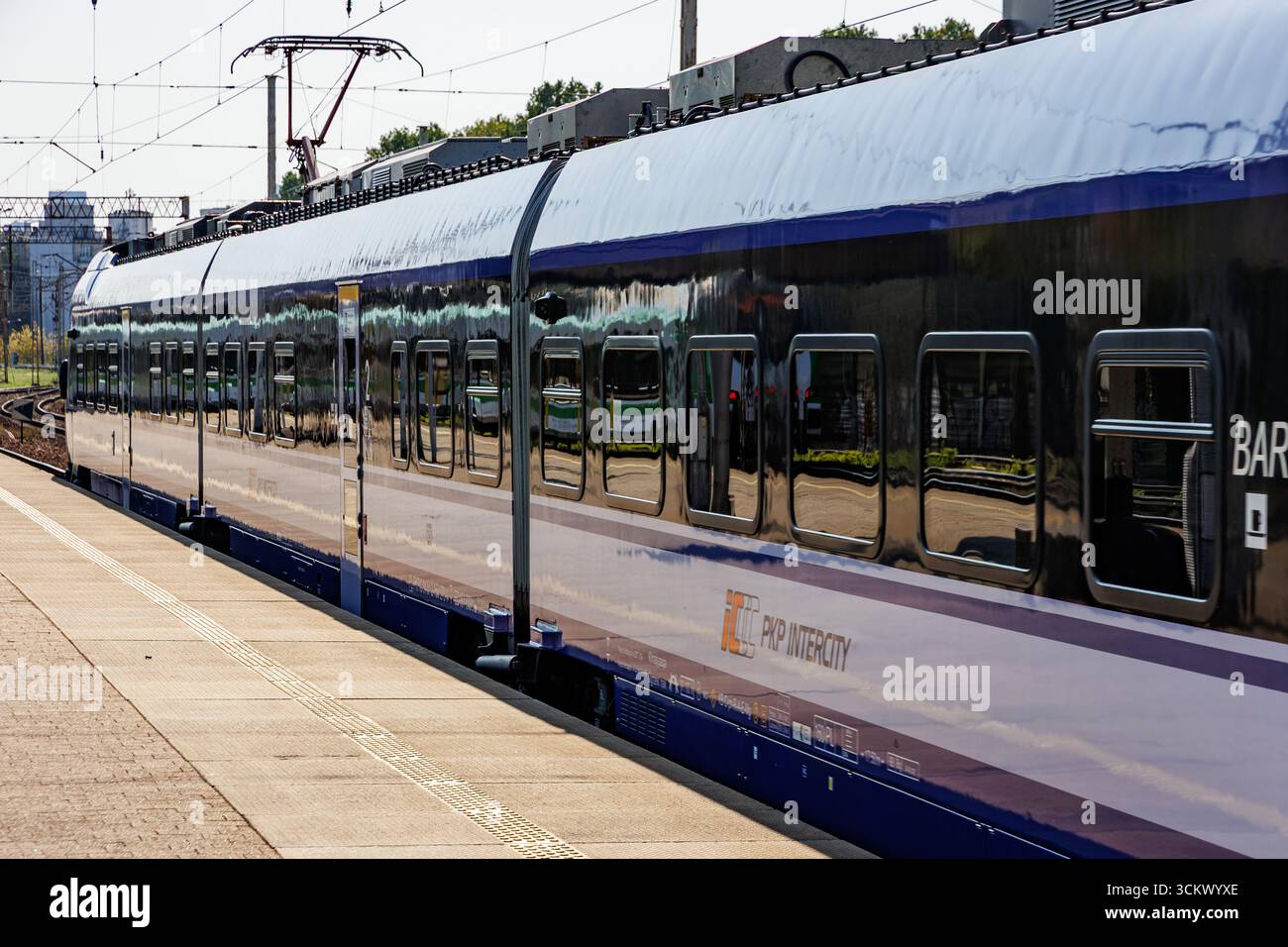 Varsavia, Polonia - 14 agosto 2025: Treno Intercity Express sulla stazione ferroviaria di Varsavia Est a Varsavia Foto Stock