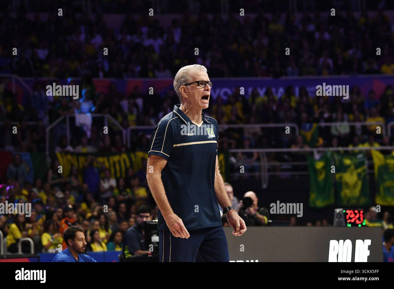 Rio de Janeiro, Brasile, 14 giugno 2025. Allenatore Bernardinho, durante la partita tra Ucraina e Brasile, per la Lega delle Nazioni di pallavolo maschile, al Foto Stock
