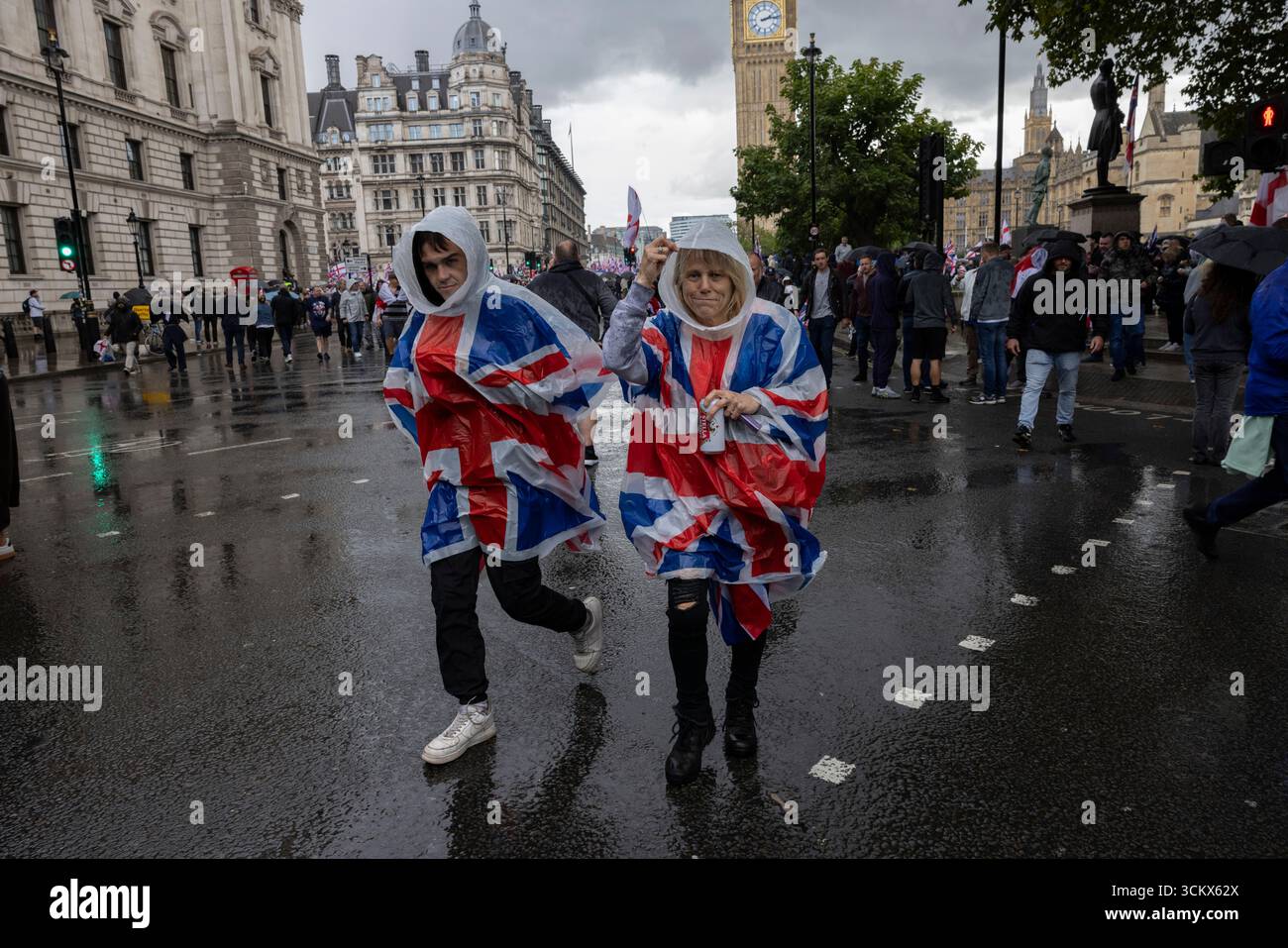 REGNO UNITO. 13 settembre 2025. La foto mostra i sostenitori di Tommy Robinson che hanno partecipato a una protesta di estrema destra a Whitehall, dove più di 110.000 hanno marciato all'evento "Unite the Kingdom" sabato 13 settembre a Londra. Westminster, centro di Londra, Inghilterra, Regno Unito 13 settembre 2025 crediti: Jeff Gilbert/Alamy Live News Foto Stock