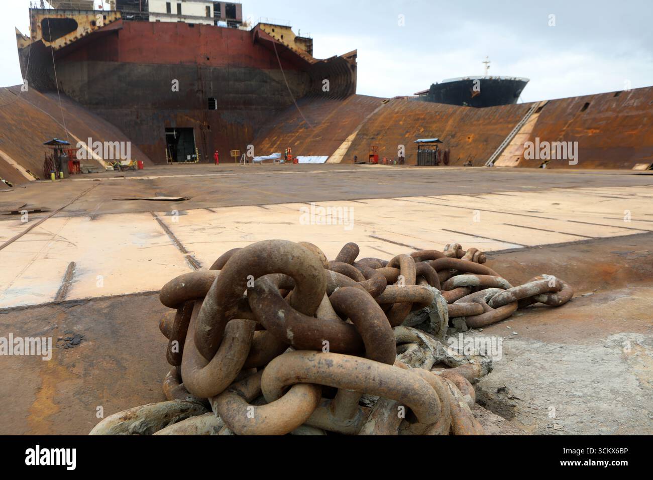 All'interno dell'industria del riciclaggio delle navi del Bangladesh.questo settore ha dato un contributo significativo all'economia. Il Bangladesh è il principale demolitore navale. Foto Stock