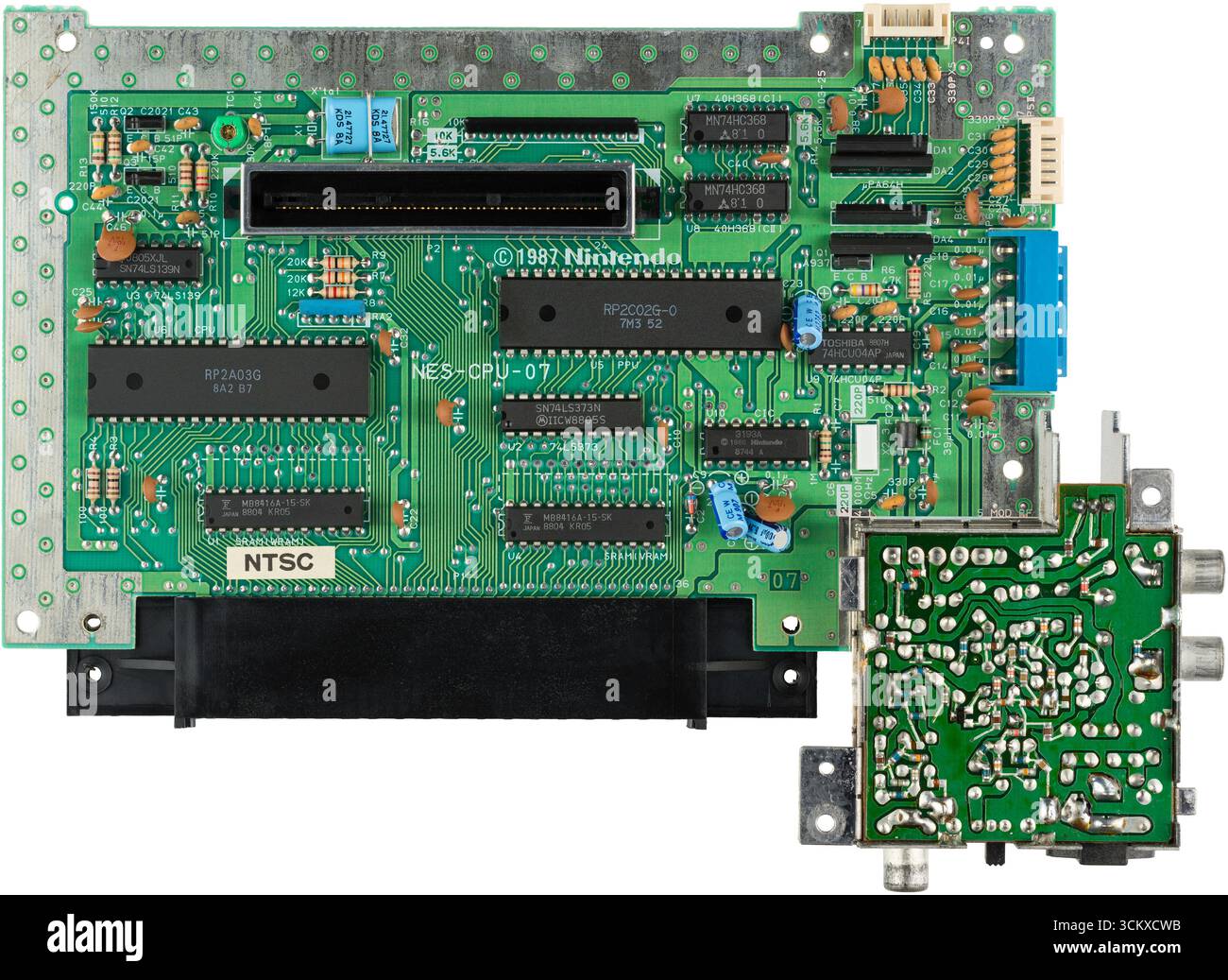 Scheda madre del NES, Nintendo Entertainment System. Processore Ricoh basato su MOS 6502, unità di elaborazione immagini prodotta da Ricoh Foto Stock