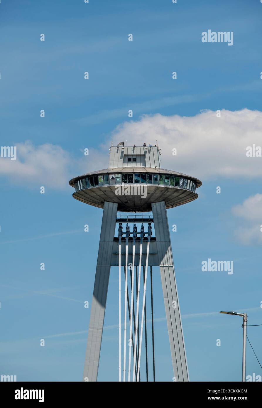 Punto di osservazione della torre UFO a Bratislava. Slovacchia. Foto Stock