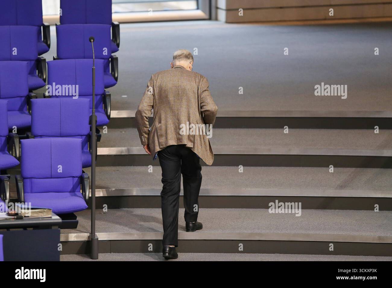 Berlino, Deutschland, 11.09.2025: Deutscher Bundestag: 21. Bundestagssitzung: Alexander Gauland, AfD, geht raus *** Berlino, Germania, 11 09 2025 Bundestag tedesco 21 Bundestag sessione Alexander Gauland, AfD, esce Copyright: XdtsxNachrichtenagenturx dts 81442 Foto Stock