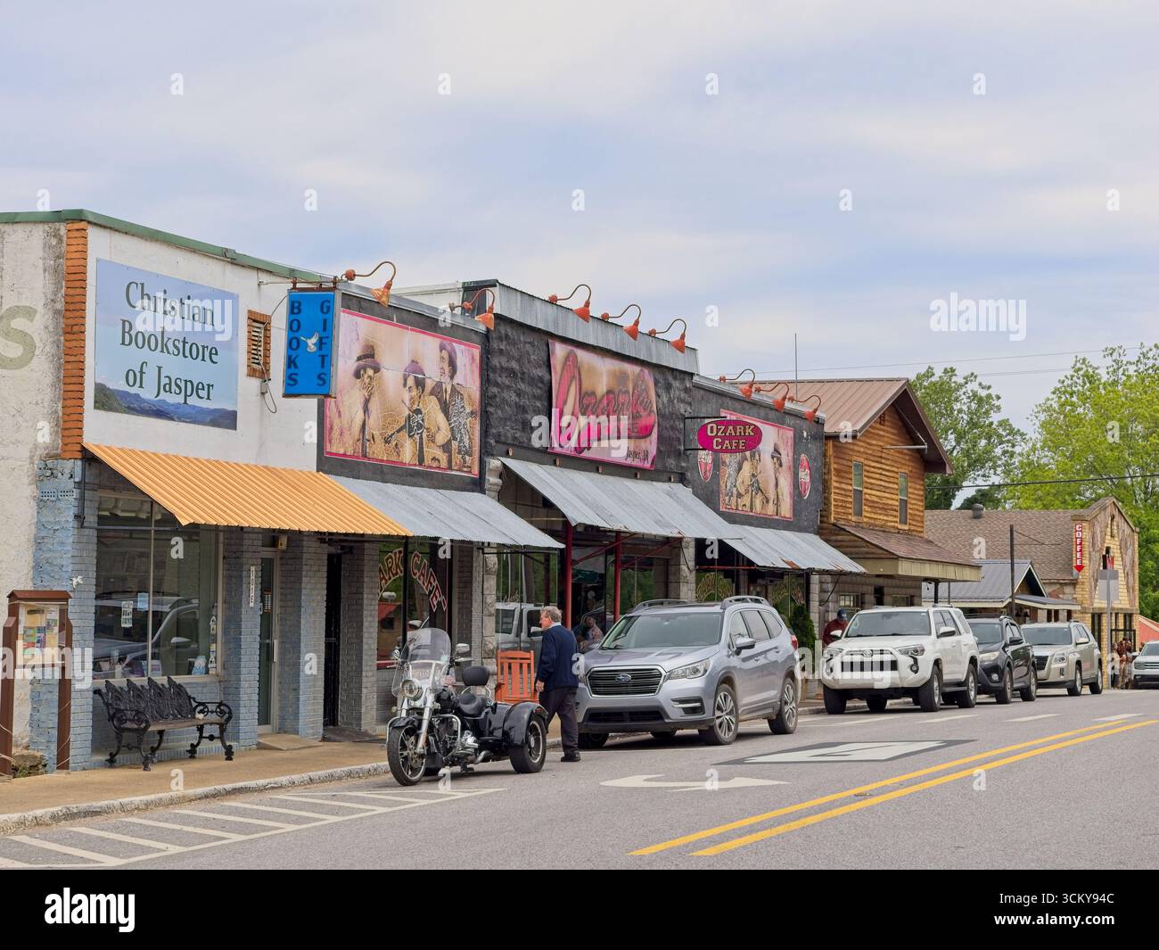 Vetrine del XIX secolo del quartiere commerciale storico di Jasper — Jasper Arkansas, maggio 2025 Foto Stock