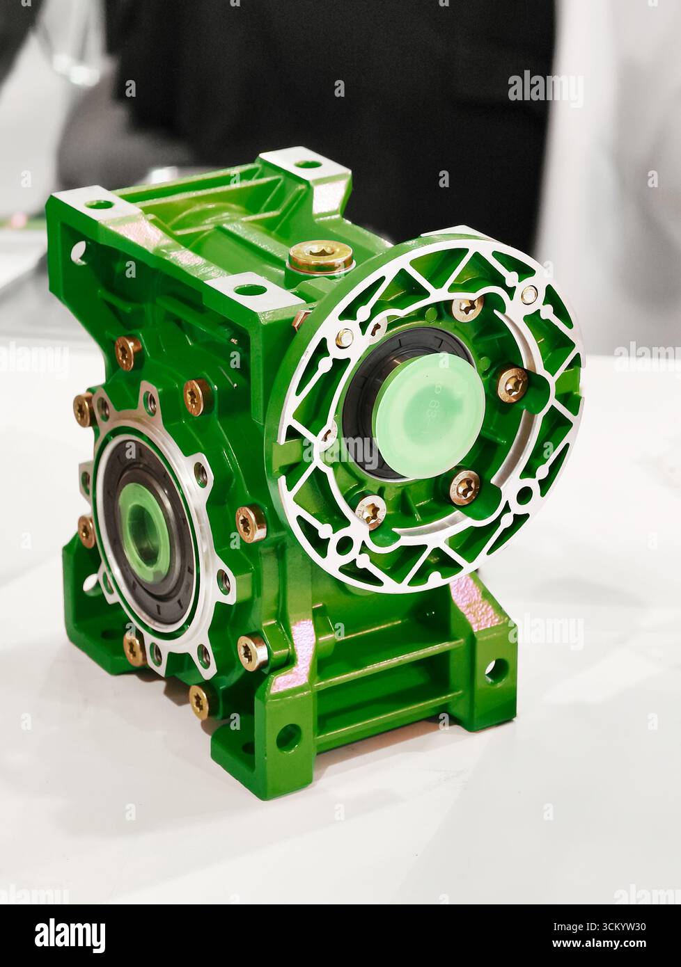 L'innovativa unità di riduzione a vite senza fine presentata all'Engineering expo mette in evidenza precisione e durata nella progettazione meccanica Foto Stock