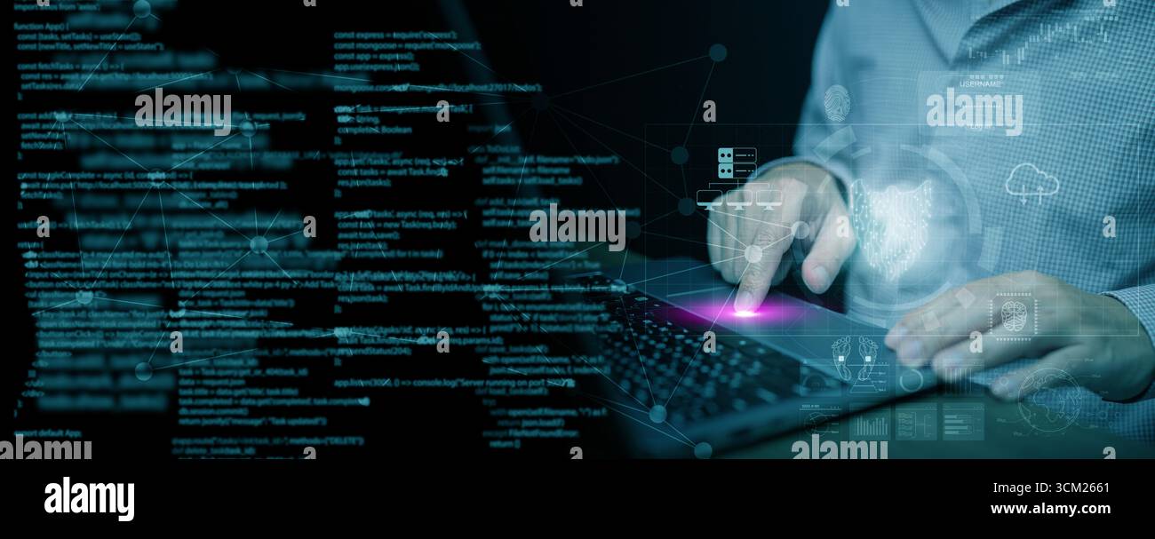 Tecnologia digitale per la sicurezza informatica con schermo ologramma e codice informatico, simbolo di sicurezza dei dati, prevenzione dell'hacking, protezione online, informazioni Foto Stock