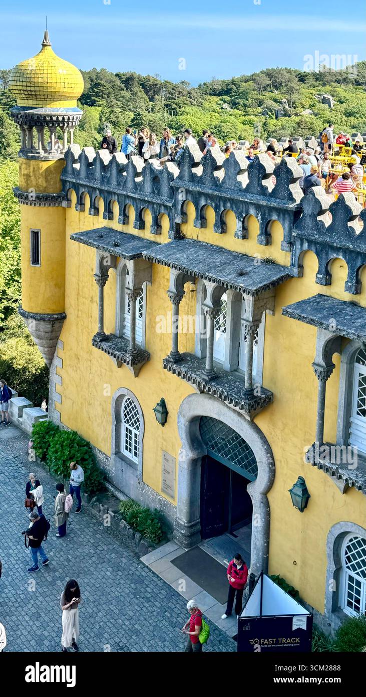 Sito Patrimonio dell'Umanità dell'UNESCO, il Palácio da pena nel Parco naturale di Sintra-Cascais, Sintra, Portogallo Foto Stock
