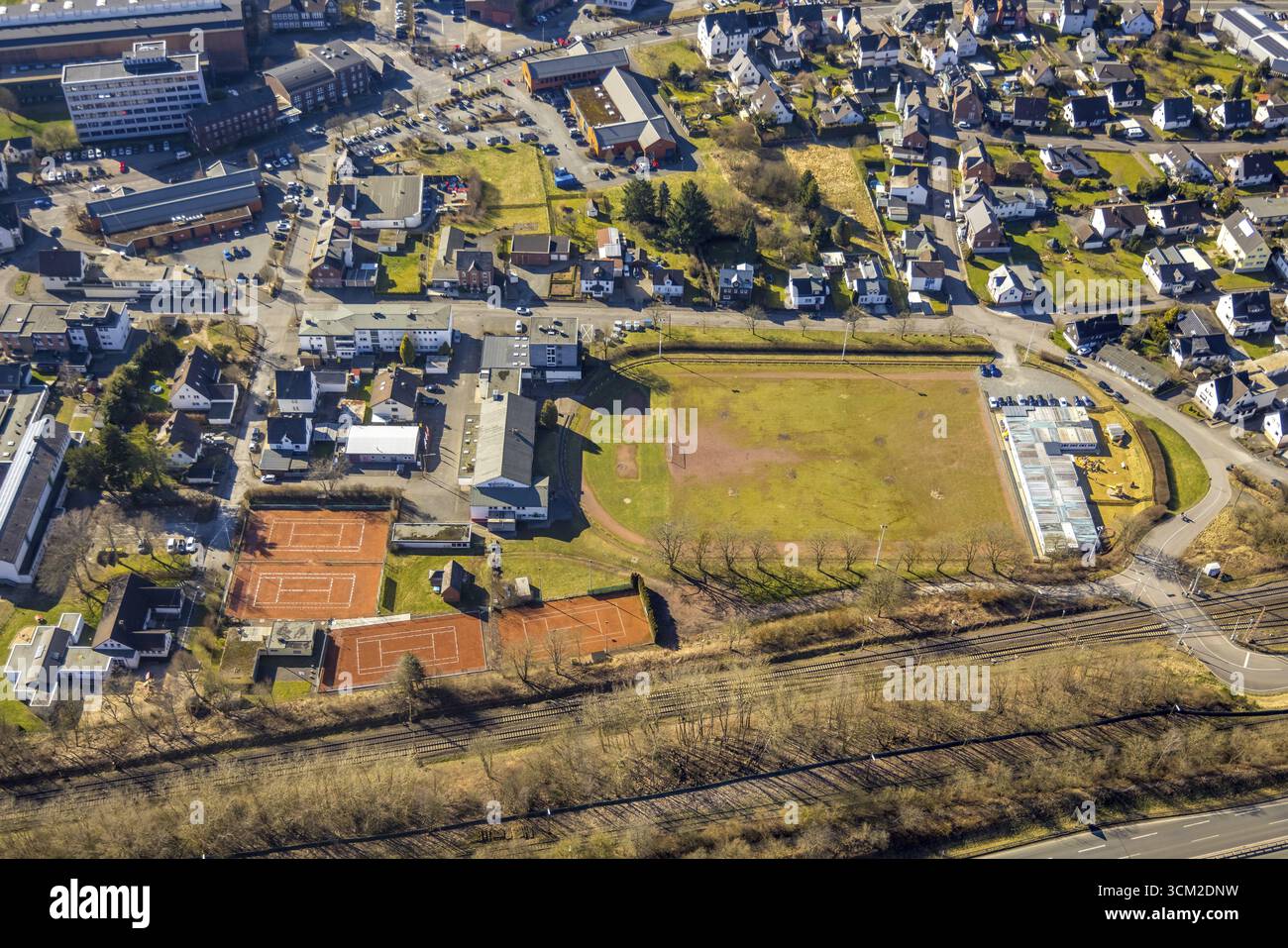 Vista aerea, nuovo centro città Buschhuetten con nuovo design per un nuovo spazio abitativo presso il vecchio campo sportivo Buschhuetten, palestra e sala festival Busch Foto Stock
