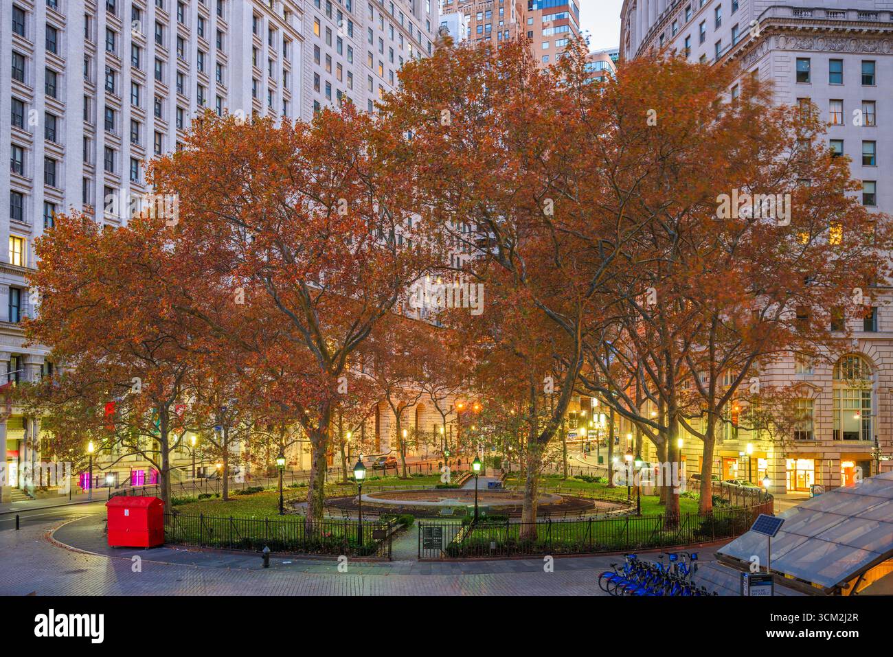 New York, New York, USA al Bowling Green di Lower Manhattan durante la stagione autunnale. Foto Stock