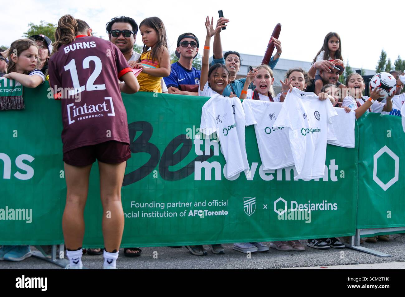 Toronto, Ontario, Canada, 13 settembre 2025, i tifosi chiedono la firma dei giocatori alla partita della Northern Super League AFC Toronto contro Vancouver Rise a Y Foto Stock