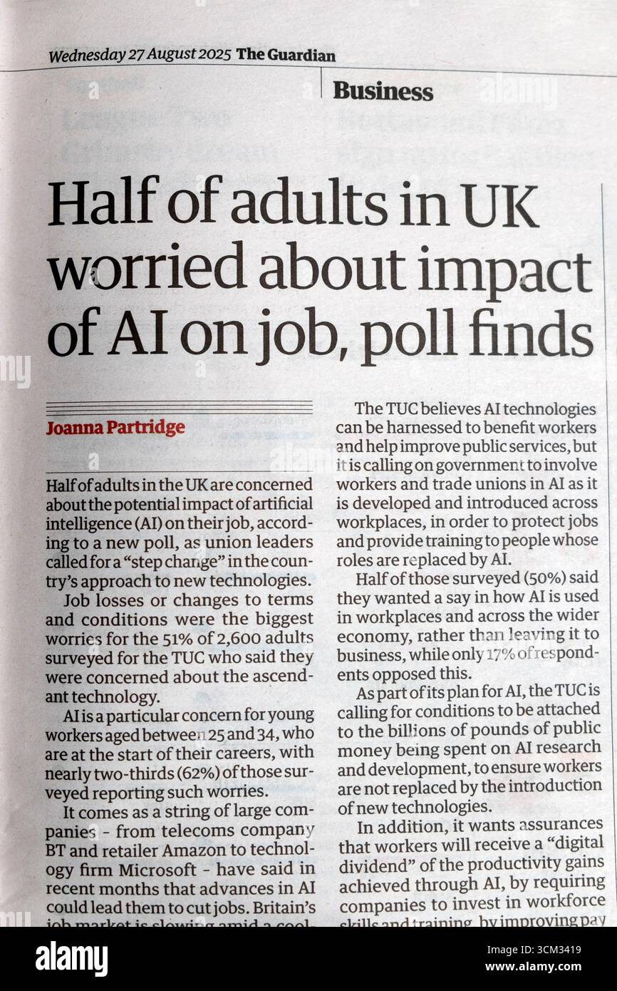 "La metà degli adulti nel Regno Unito è preoccupata per l'impatto dell'intelligenza artificiale sul lavoro, secondo un sondaggio, il quotidiano Guardian ha pubblicato un articolo sull'intelligenza artificiale 27 agosto 2025 a Londra Foto Stock