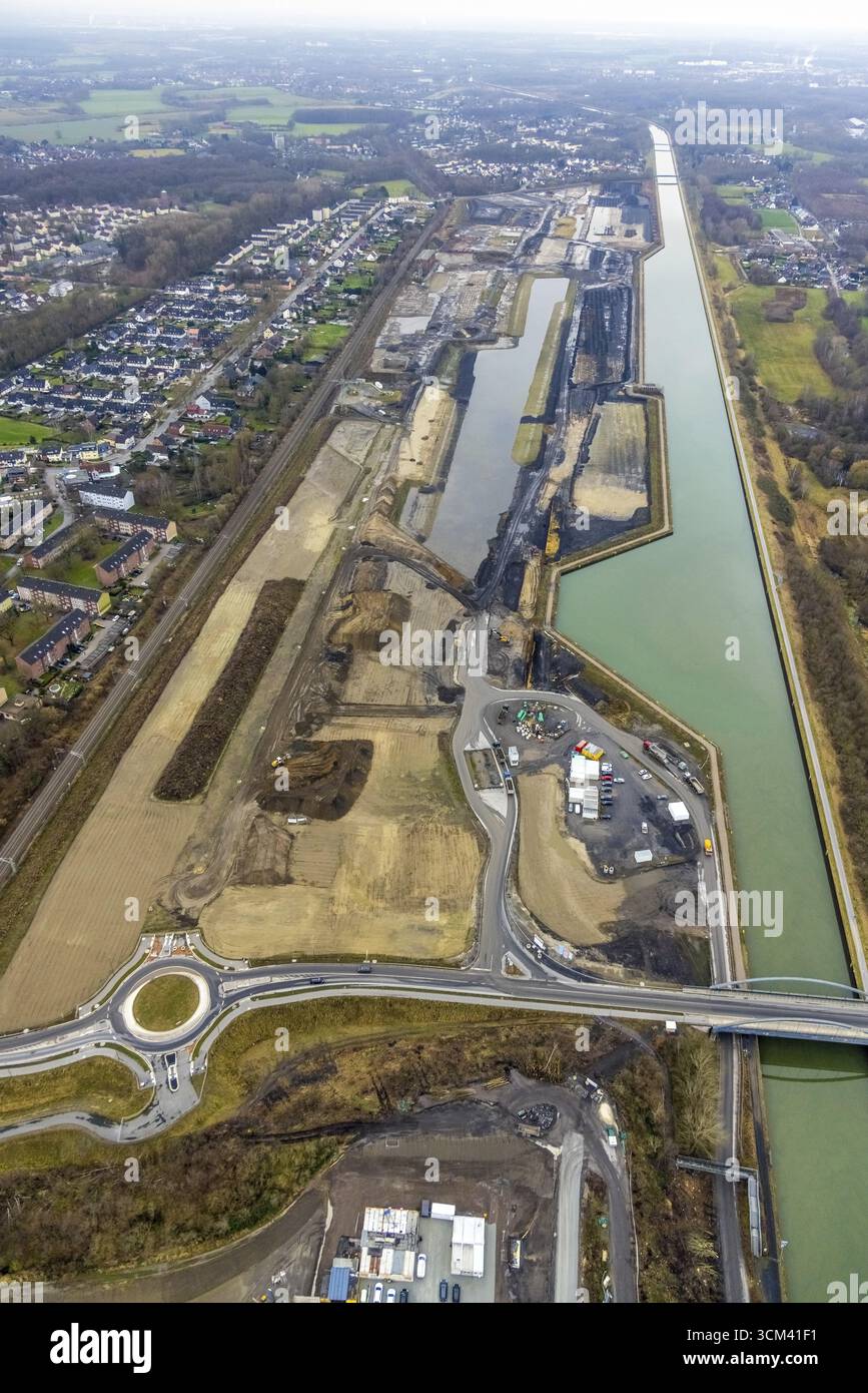 Vista aerea, area di costruzione del quartiere urbano pianificato di Wasserstadt Aden con nuova rotatoria sul sito dell'ex miniera Haus Aden sulla Datt Foto Stock