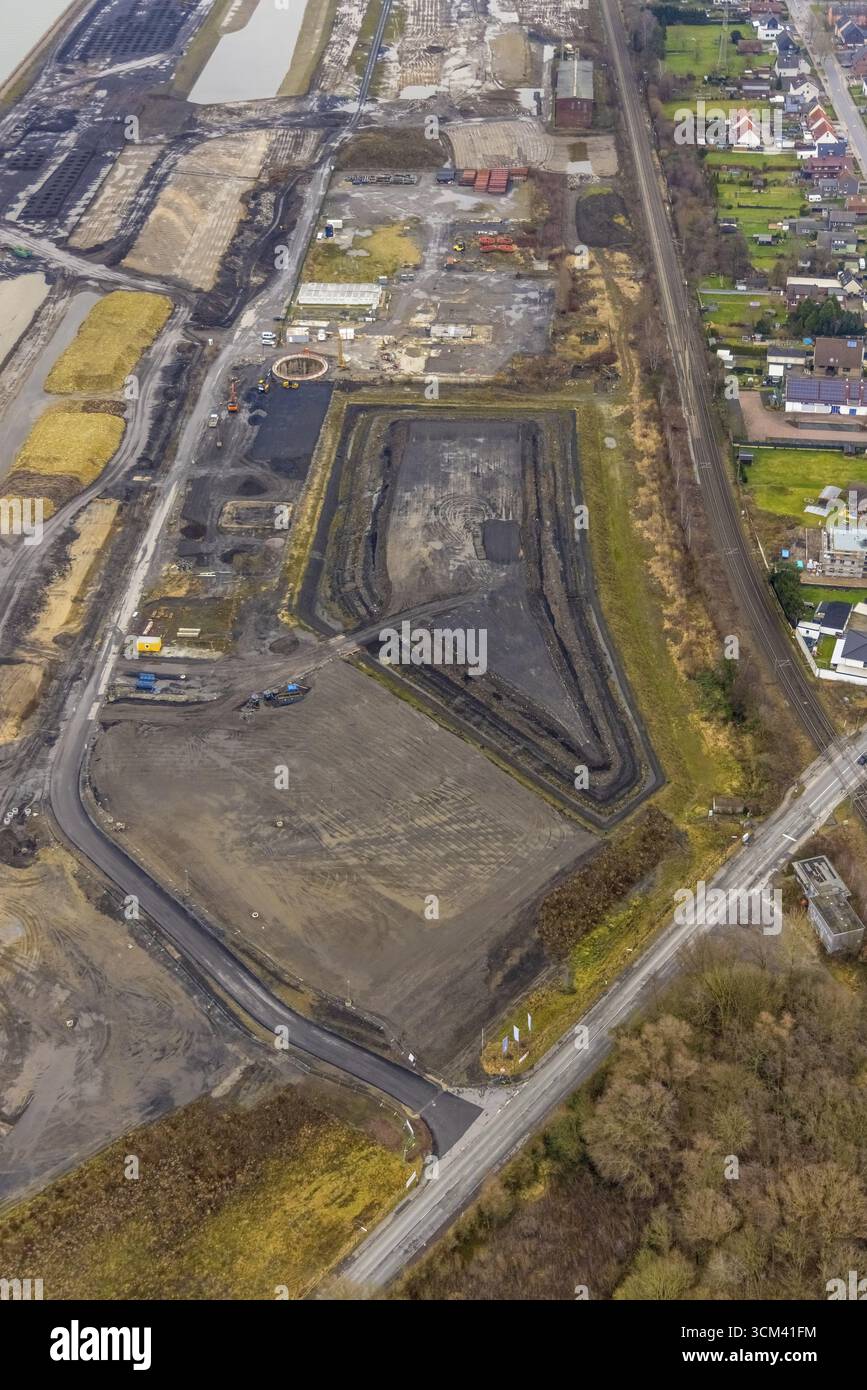 Vista aerea, area di costruzione del quartiere urbano pianificato di Wasserstadt Aden con nuova rotatoria sul sito dell'ex miniera Haus Aden sulla Datt Foto Stock