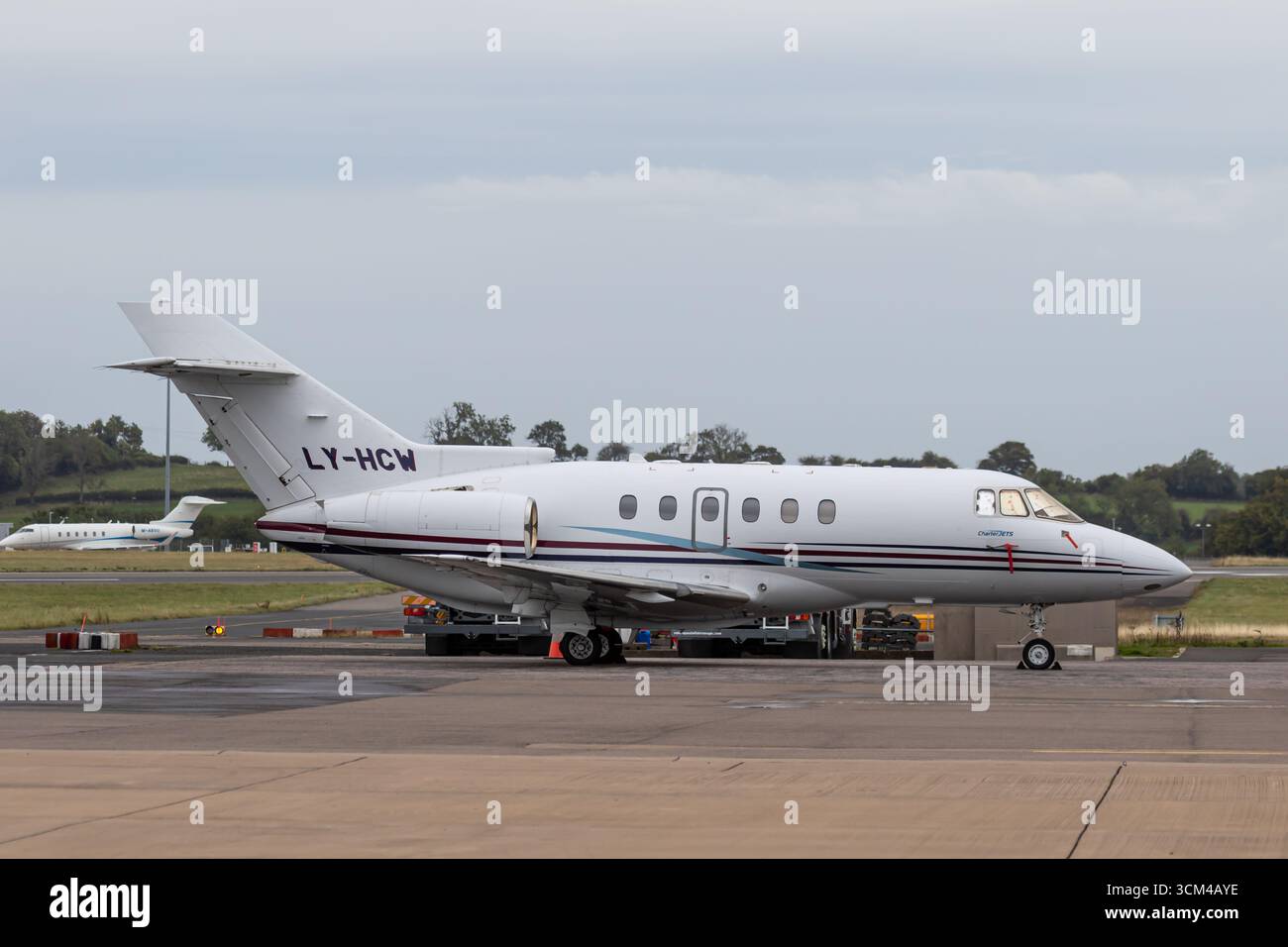 LY-HCW British Aerospace 125 Hawker 800XP Charter Jets Aeroporto di Bristol 14/09/2025 Foto Stock