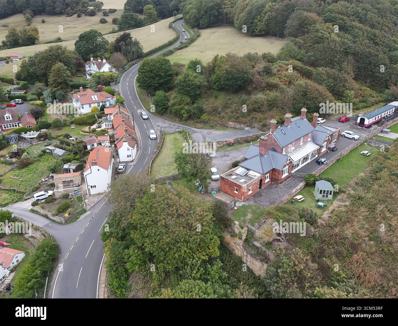 Vista aerea della vecchia stazione ferroviaria di Sandsend, Whitby. Costa del North yorkshire Foto Stock
