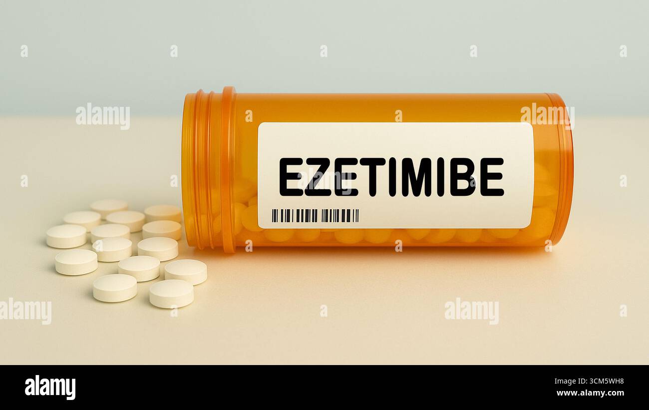 Scatola di compresse DI EZETIMIBE su un tavolo della farmacia dell'ospedale usato per abbassare il colesterolo un inibitore dell'assorbimento del colesterolo intestinale. Foto Stock