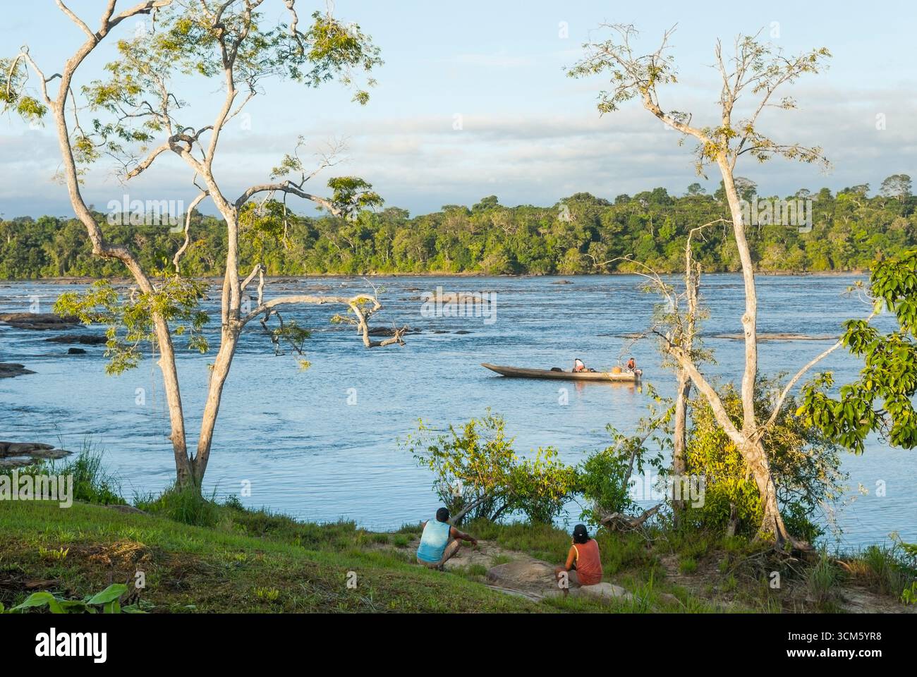Vista da Surapire, villaggio amerindo sulla riva del fiume Caura, Repubblica bolivariana del Venezuela, Sud America Foto Stock