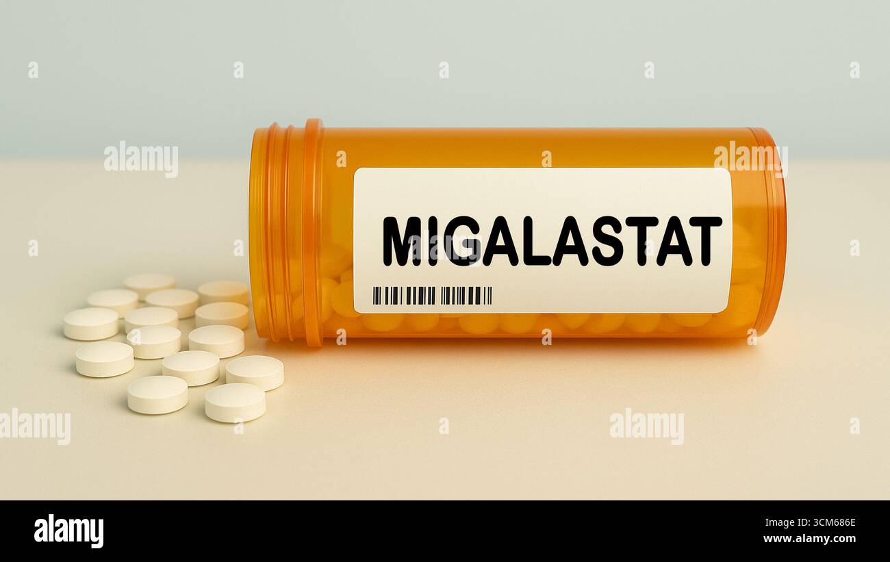 Scatola di compresse MIGALASTAT su un tavolo della farmacia ospedaliera usato per trattare la malattia di Fabry un chaperone farmacologico. Foto Stock