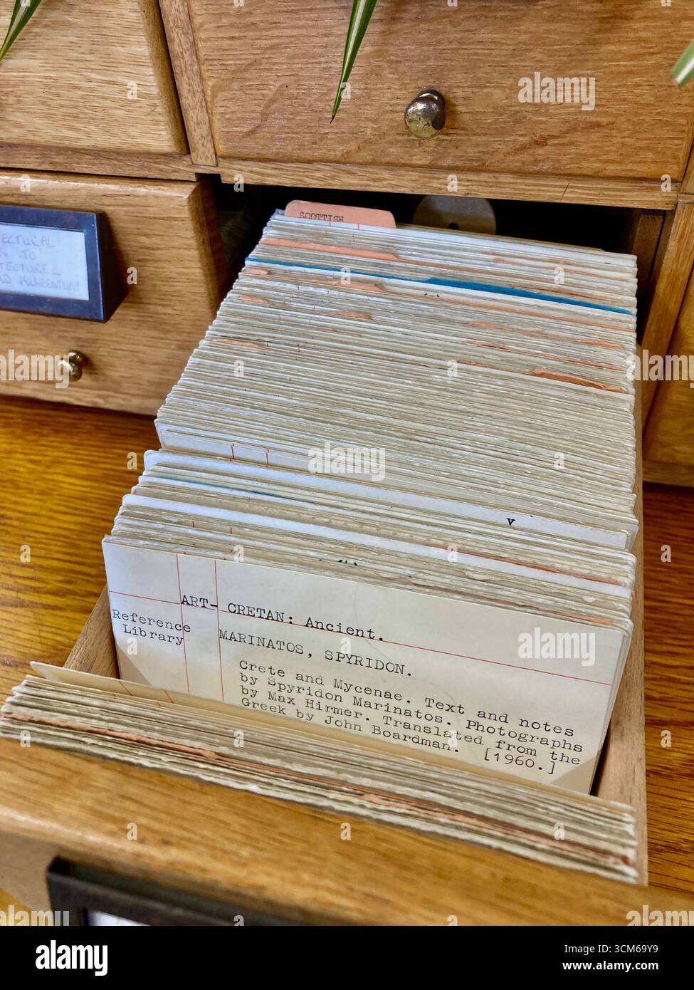 Armadietto per cataloghi di carte nella Leeds Central Library Foto Stock