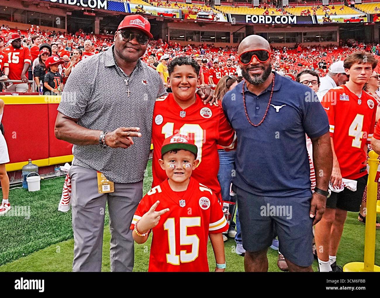 Kansas City, Stati Uniti. 14 settembre 2025. Chief's Hall of Fame Neil Smith torna al KC all'Arrowhead Stadium di Kansas City, Missouri domenica 14 settembre 2025. Foto di Jon Robichaud/UPI credito: UPI/Alamy Live News Foto Stock
