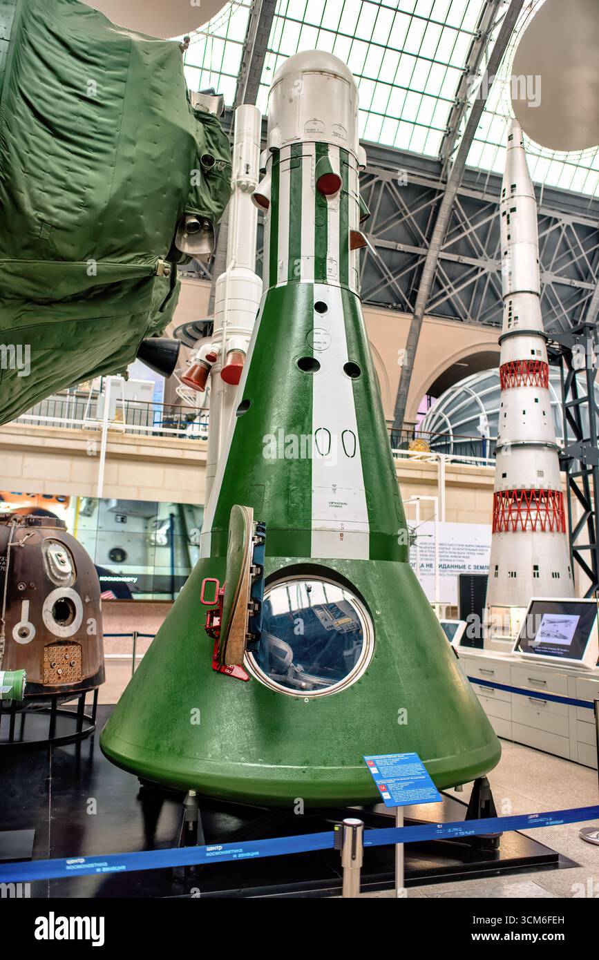 Veicolo di ritorno con equipaggio riutilizzabile del razzo Almaz e del complesso spaziale di Mosca. Modello in scala 1:1: Mosca, Russia - 19 ottobre 2022 Foto Stock