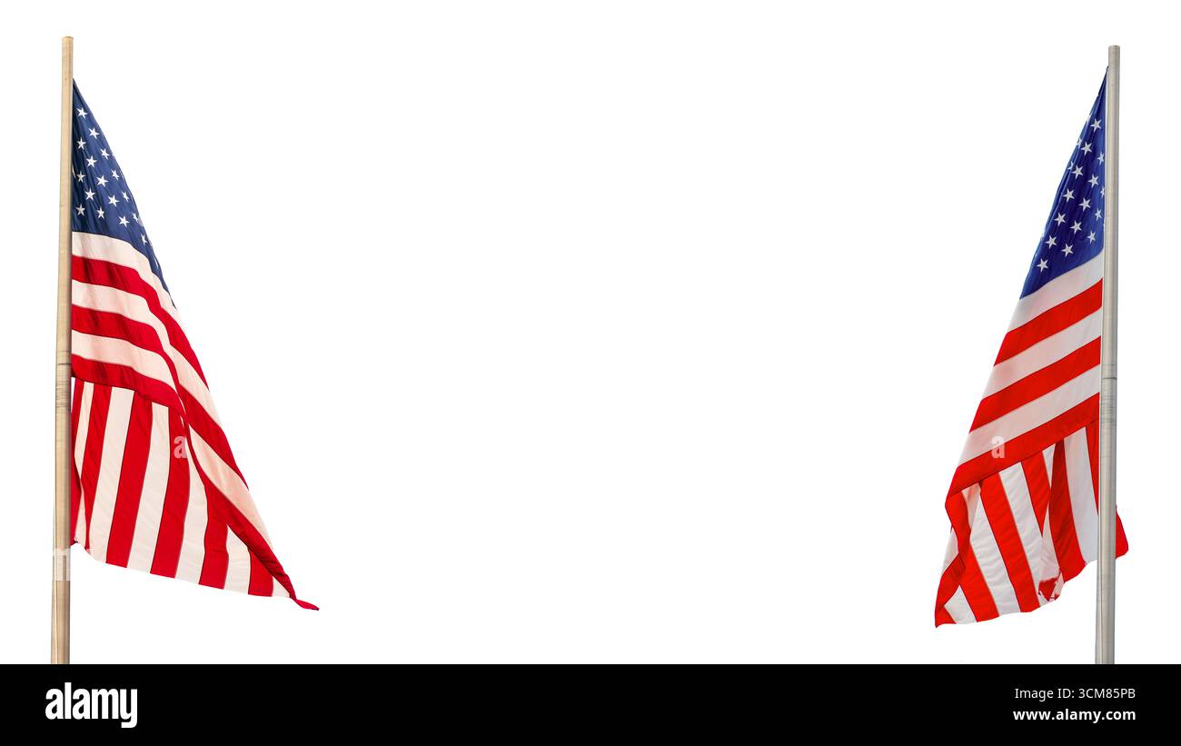 Foto ravvicinata di 2 bandiere americane con spazio di copia, isolate su sfondo bianco, banner web per la giornata dei veterani o per il giorno commemorativo, ele presidenziali a metà mandato Foto Stock