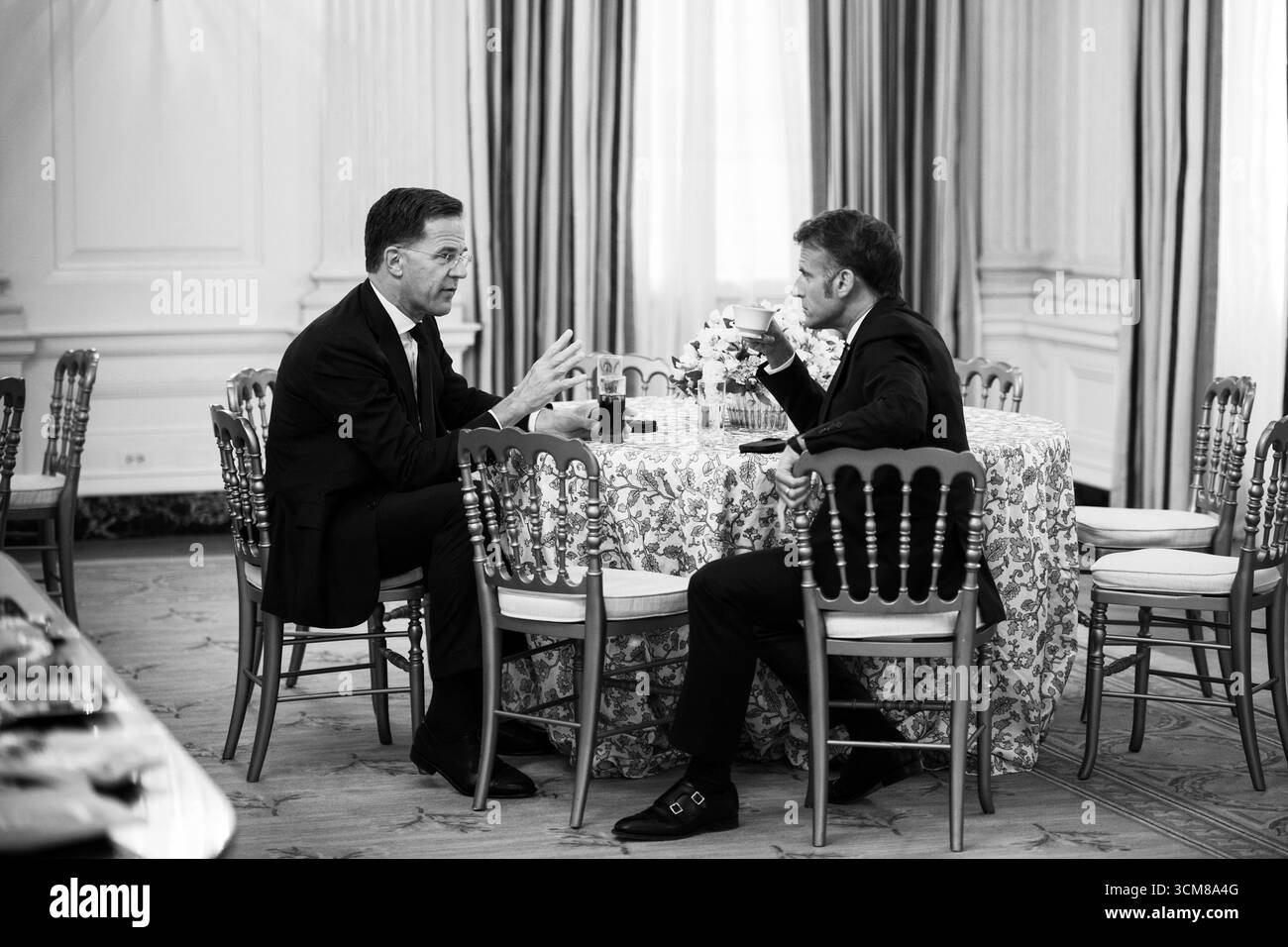 I leader europei arrivano alla Casa Bianca per un incontro con il presidente Donald Trump e il presidente ucraino Volodymyr Zelensky, lunedì 18 agosto 20 Foto Stock