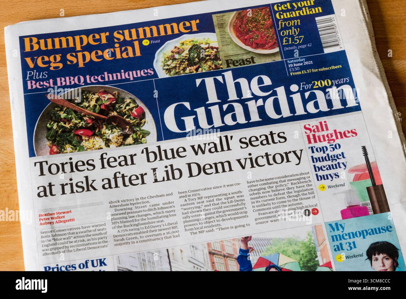 19 giugno 2021. Il titolo in prima pagina del Guardian legge i sedili Tories Fear "Blue wall" a rischio dopo la vittoria del Lib DEM. Foto Stock