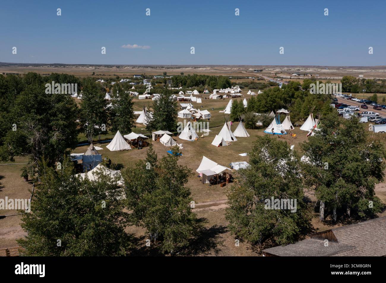 Veduta aerea del Fort Bridger Rendezvous presso il sito storico di Fort Bridger nel Wyoming, una rievocazione dell'epoca dei montani. Previa autorizzazione gran Foto Stock