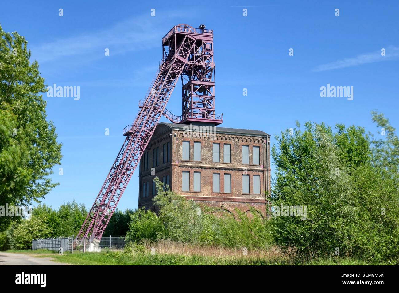 Storica torre tortuosa di una miniera a Oberhausen Sterkrade Foto Stock