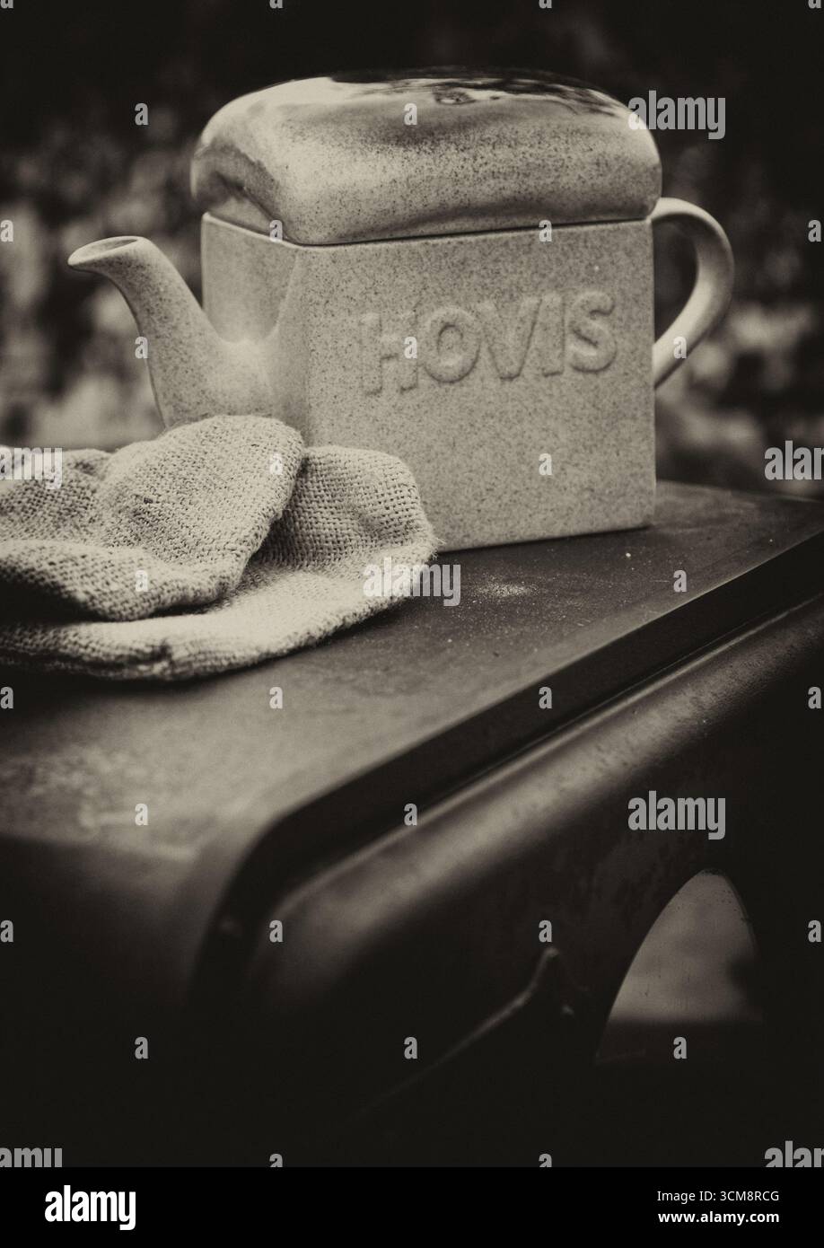 Vintage Carlton Ware, Hovis Teapot, Michaelmas Fair, Bishops Castle, South Shropshire Regno Unito Foto Stock