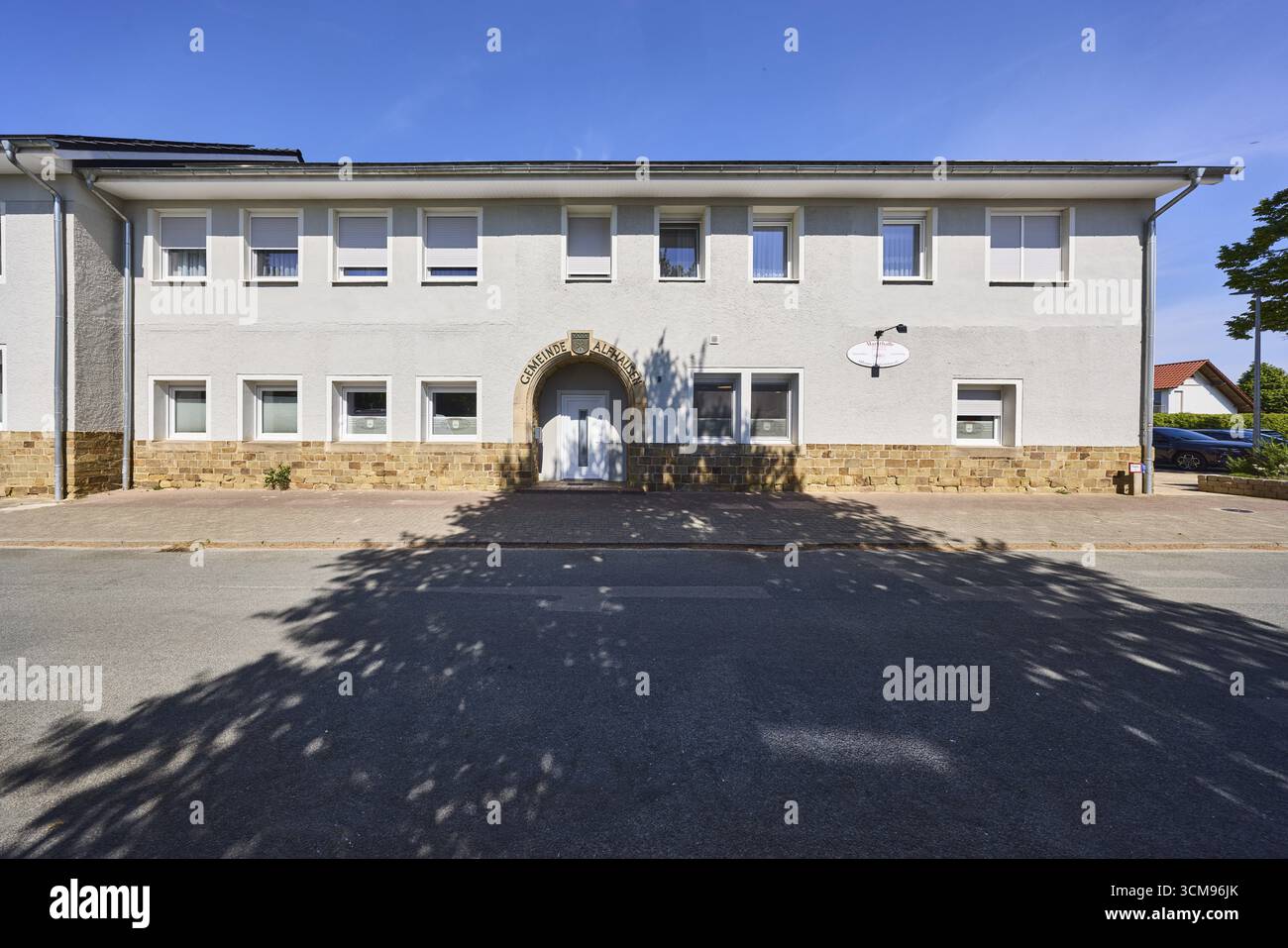 Market hall Alfhauser Dorf (er) leben eg, negozio di villaggio, edificio, facciata con finestre, area d'ingresso, street, Blue Sky, Cloudless, alte Schulstrasse, Foto Stock