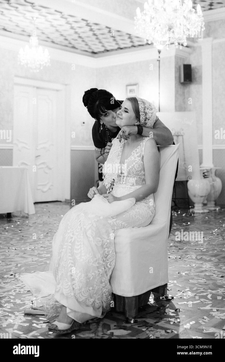 cerimonia di nozze per togliere il velo della sposa a mezzanotte Foto Stock