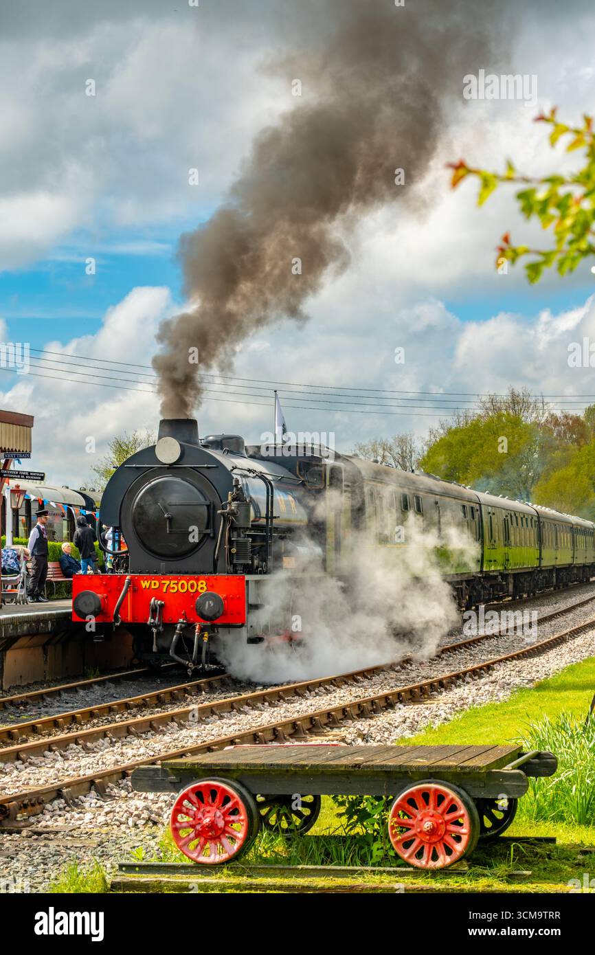 Motore a sella presso la stazione di Bodiam sulla Kent & East Sussex Railway Foto Stock