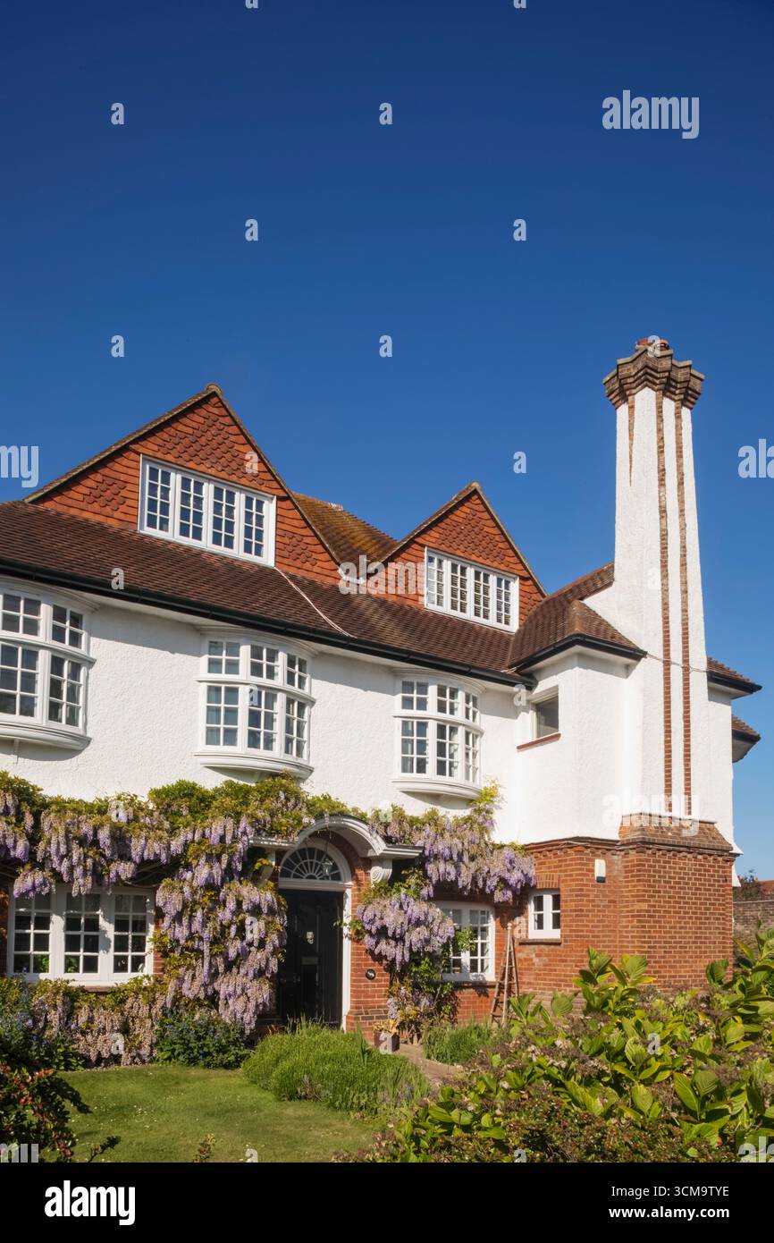Inghilterra, Sussex, East Sussex, Eastbourne, Edoardiano era House con Wisteria in Bloom Foto Stock