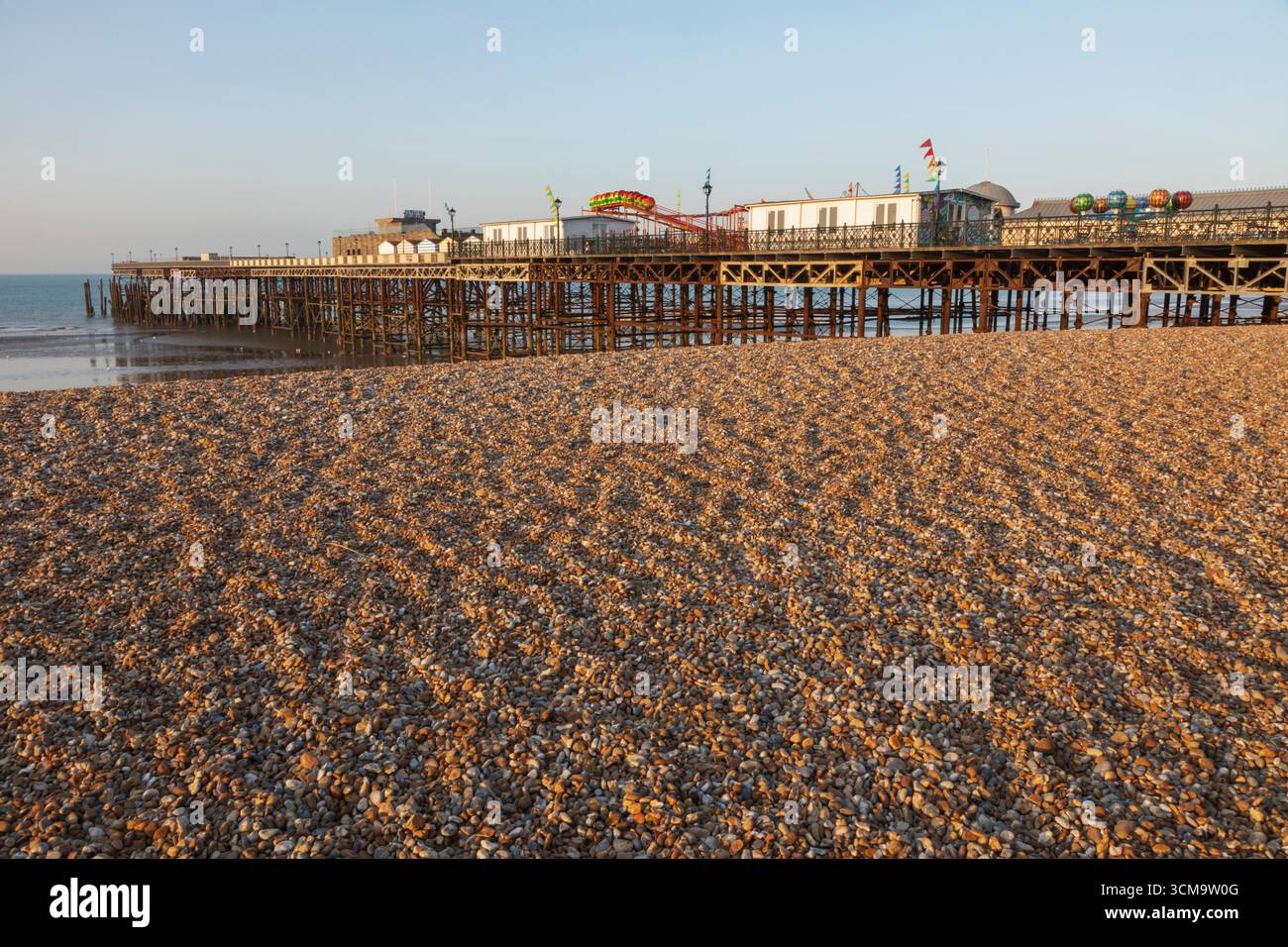 Inghilterra, Sussex, East Sussex, Hastings, Hastings Beach e Pier Foto Stock