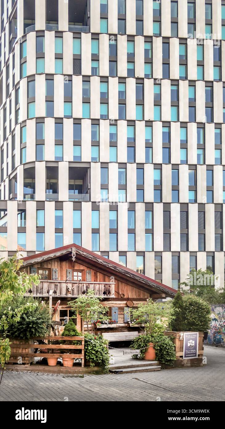 Werksviertel di Haidhausen a Monaco di Baviera, ha ricevuto il Premio tedesco per lo sviluppo urbano nel 2023. Foto Stock