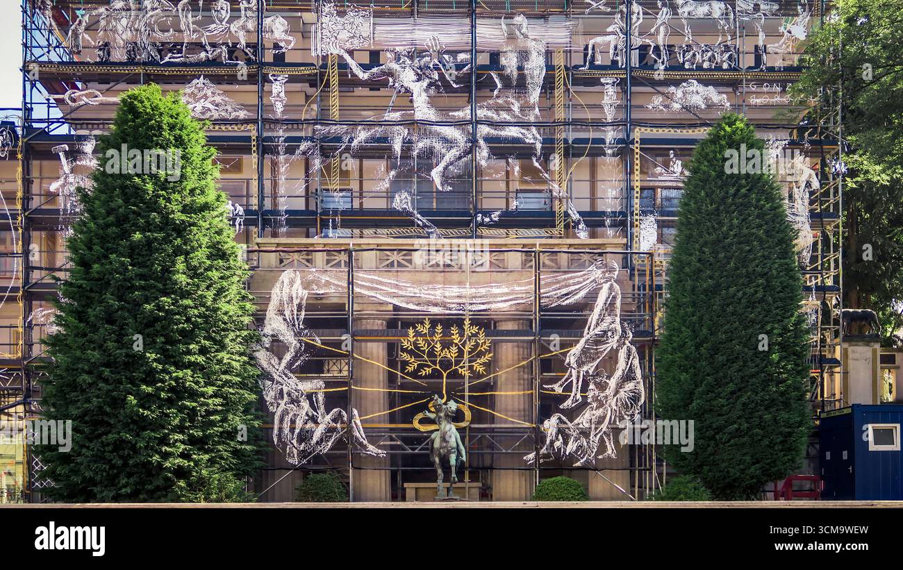 Rivestimento della facciata della Villa bloccato durante i lavori di ristrutturazione a Haidhausen a Monaco di Baviera. Foto Stock