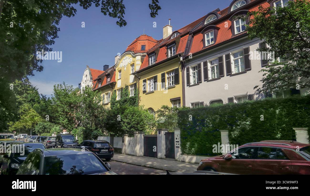 Casa residenziale in stile art nouveau barocco costruita intorno al 1910 a Bogenhausen a Monaco di Baviera. Foto Stock