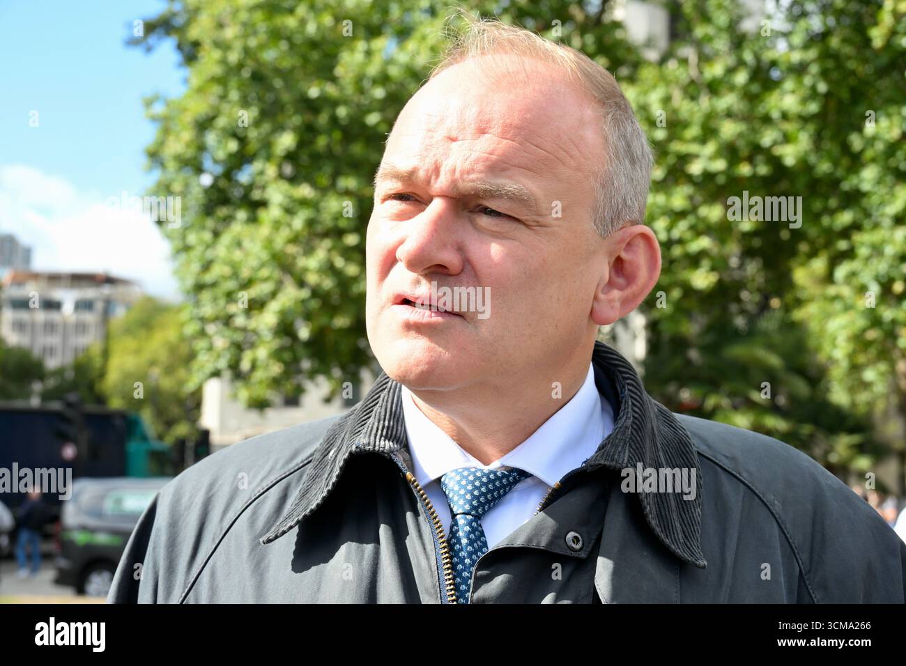 Londra, Regno Unito. Ed Davey deputato si è rivolto alla manifestazione. MANDATE Rally in Parliament Square. INVIARE la giornata d'azione per le famiglie colpite, organizzata dal partenariato dei bambini disabili e i gruppi genitori INVIARE Sanctuary e LetusLearn2. Crediti: michael melia/Alamy Live News Foto Stock