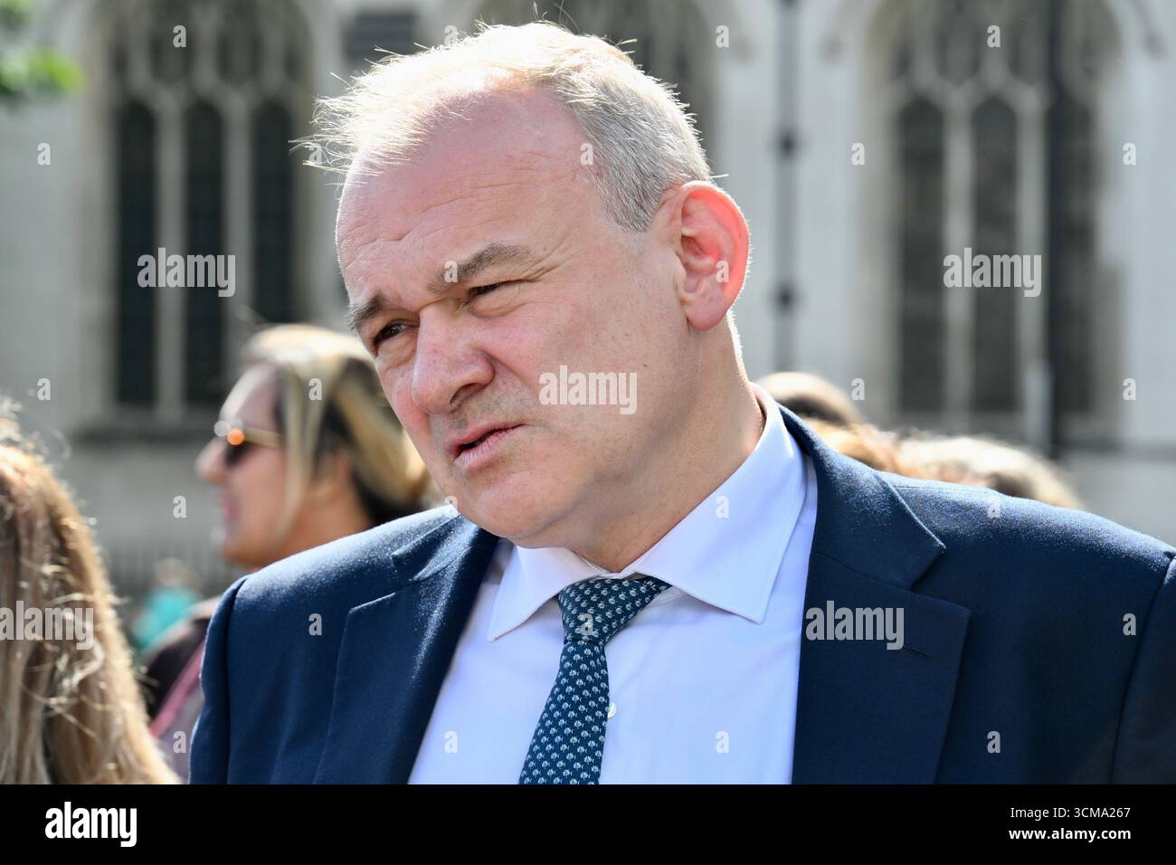 Londra, Regno Unito. Ed Davey deputato si è rivolto alla manifestazione. MANDATE Rally in Parliament Square. INVIARE la giornata d'azione per le famiglie colpite, organizzata dal partenariato dei bambini disabili e i gruppi genitori INVIARE Sanctuary e LetusLearn2. Crediti: michael melia/Alamy Live News Foto Stock