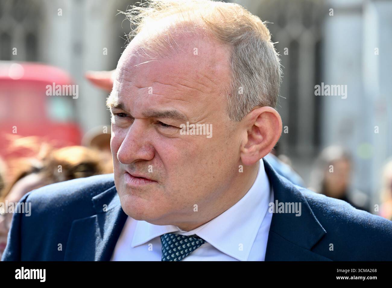 Londra, Regno Unito. Ed Davey deputato si è rivolto alla manifestazione. MANDATE Rally in Parliament Square. INVIARE la giornata d'azione per le famiglie colpite, organizzata dal partenariato dei bambini disabili e i gruppi genitori INVIARE Sanctuary e LetusLearn2. Crediti: michael melia/Alamy Live News Foto Stock
