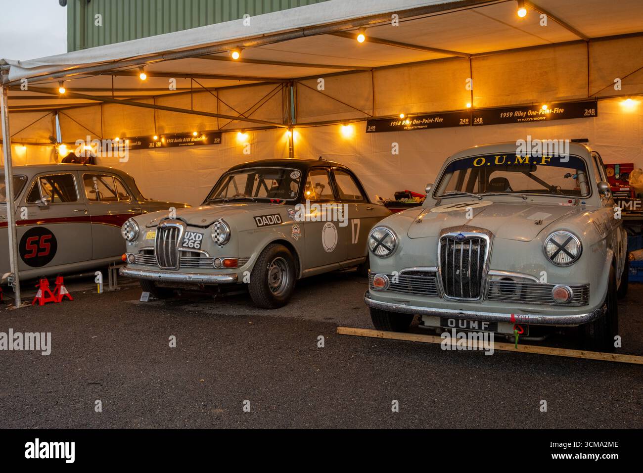 Settembre 2025 - nel paddock al primo semaforo del Goodwood Revival Foto Stock