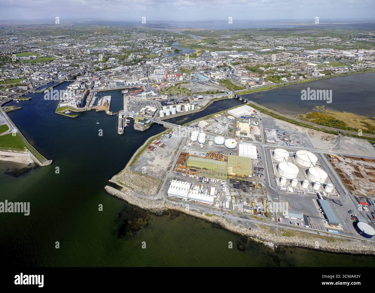 Galway Harbour, Galway Business Enterprise Park, The Docks, Galway, COUNTY CLARE, Irlanda, Europa, IE, vista aerea, vista a volo d'uccello, fotografia aerea Foto Stock