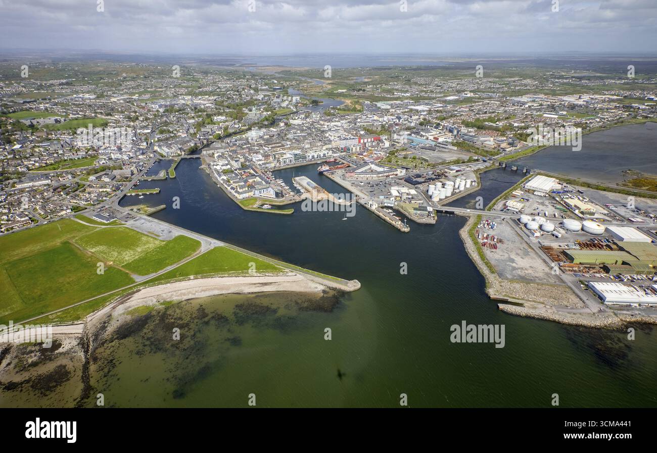 Galway Harbour, Galway Business Enterprise Park, The Docks, Galway, COUNTY CLARE, Irlanda, Europa, IE, vista aerea, vista a volo d'uccello, fotografia aerea Foto Stock