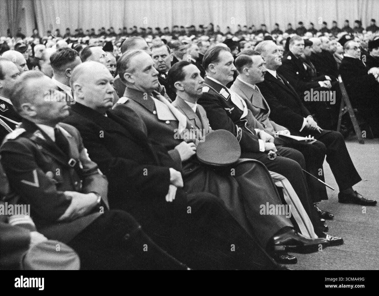 Josef Goebbels, Adolf Hitler e Hermann Goring, tra gli altri, all'esposizione Internazionale dell'automobile di Berlino, 1939 Foto Stock