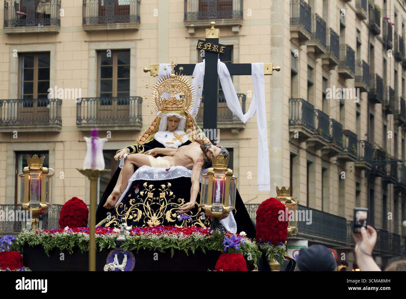Precessione attraverso Barcellona, settimana Santa, Barcellona, tour della città, turismo, Catalogna, Spagna, Europa, tour della città in Europa, Catalogna, turismo cittadino, turismo c Foto Stock