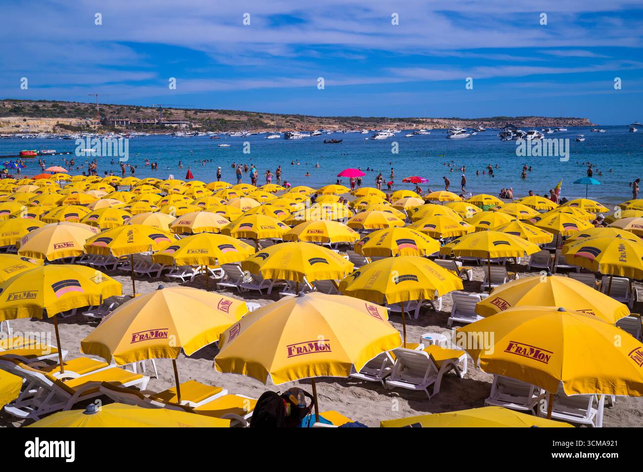 L'isola mediterranea di Malta e in particolare Mellieha, una città nel nord del paese sulla costa. Foto Stock