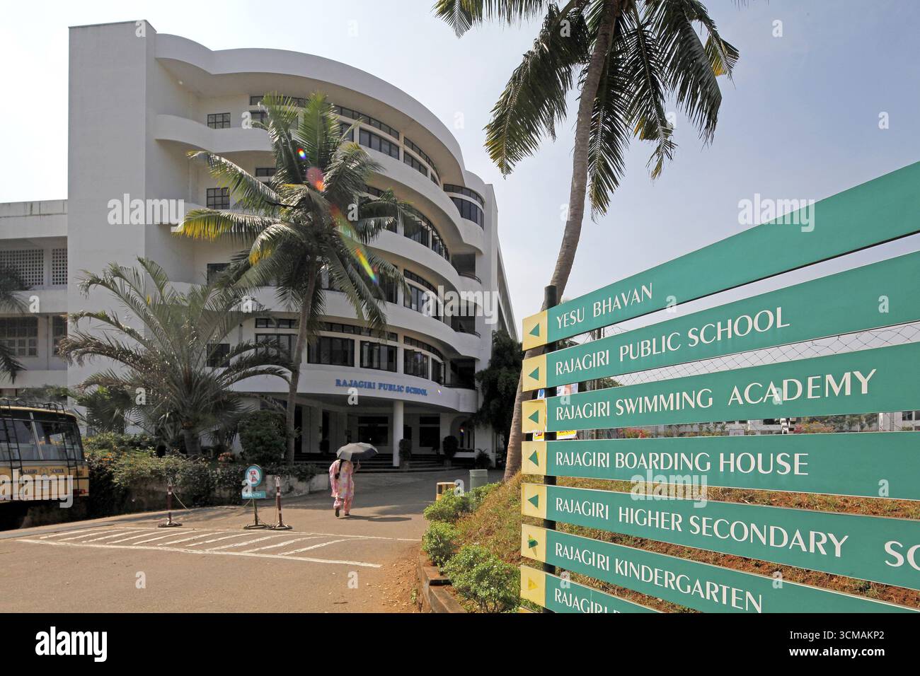Rajagiri Public School, scuola pubblica cattolica con scuola materna e classi secondarie all'aperto di livello 1, ElAr, Ochanathuruthu, Asia, Kerala, India, UE Foto Stock