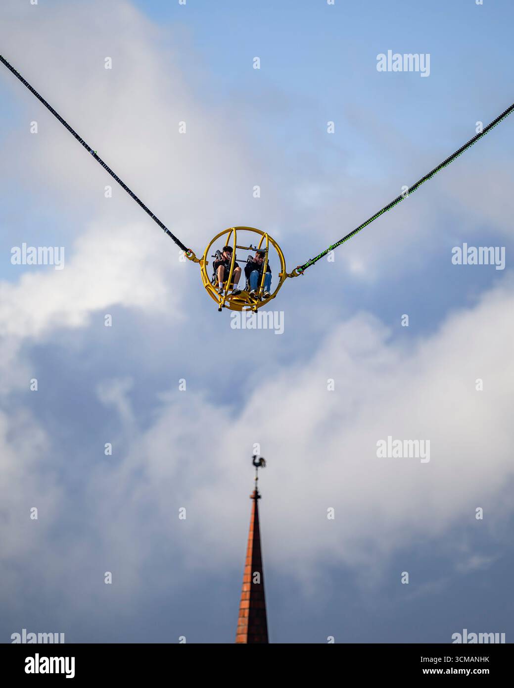 WARWICKSHIRE, REGNO UNITO. 13 settembre: Una vista del bungee jump accanto allo stadio durante il Lancashire Lightning vs Somerset - Vitality Blast semifinale all'Edgbaston Cricket Ground sabato 13 settembre 2025 nel WARWICKSHIRE, REGNO UNITO. Crediti: Taka Wu/Alamy Live News Foto Stock